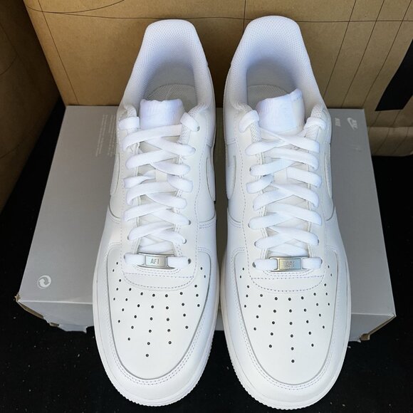 NEW Nike Air Force 1 \'07 Triple White CW2288-111 Men Size 10 main image 4